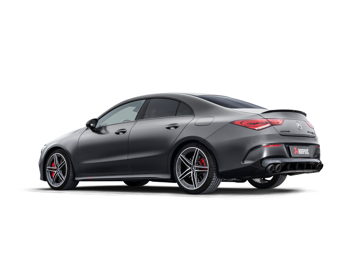 Embouts carbone Akrapovič pour Mercedes-AMG CLA45 C118