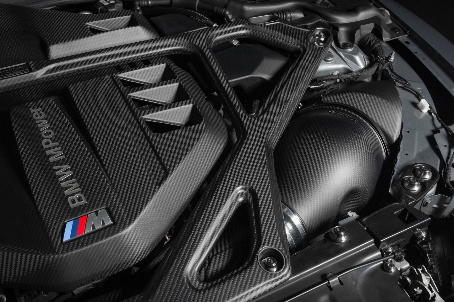 Eventuri – Barre anti-rapprochement carbone BMW M2/M3/M4 G8x – détail 4