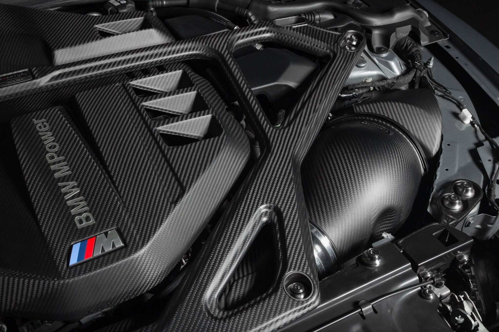 Eventuri – Barre anti-rapprochement carbone BMW M2/M3/M4 G8x – détail 4