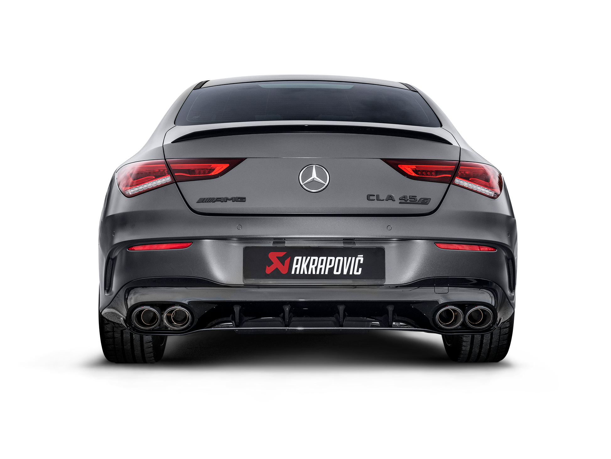 Détail de l’échappement Akrapovič pour Mercedes-AMG CLA45 C118