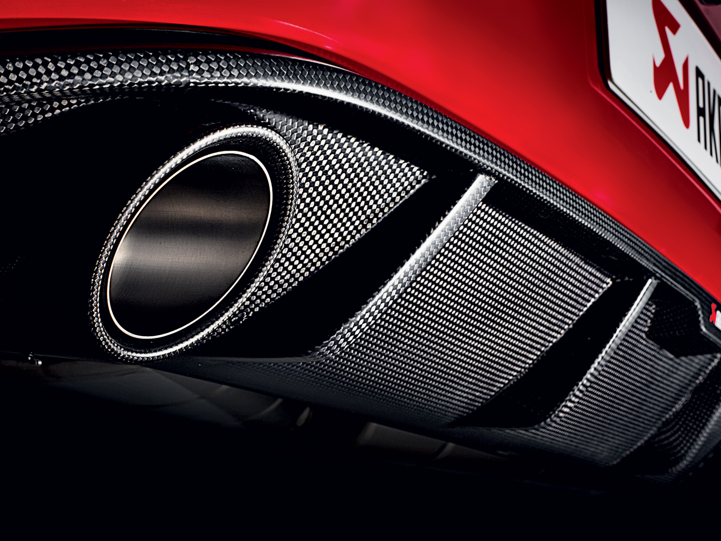 Détail de l’échappement Akrapovič pour Volkswagen Golf 7 GTI