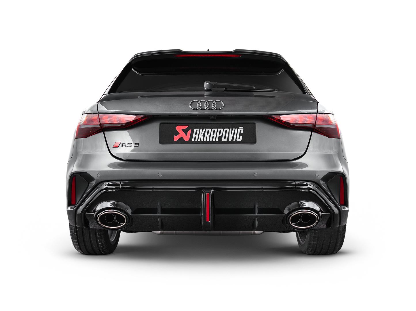 Vue arrière Audi RS3 8Y Sportback avec échappement Akrapovič