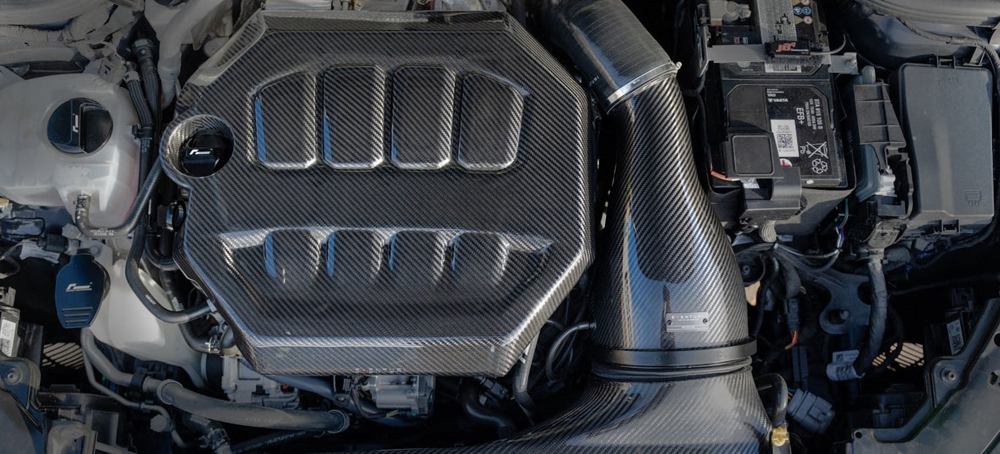 Couvercle moteur VW Golf MK8 Eventuri | Design Haut de Gamme – détail 3
