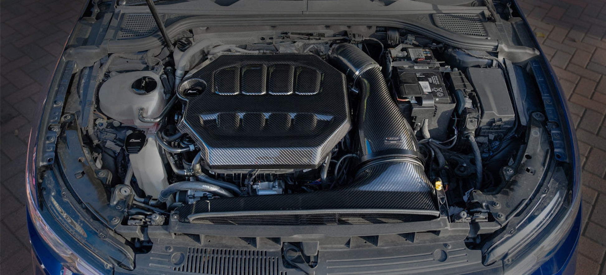 Couvercle moteur VW Golf MK8 Eventuri | Design Haut de Gamme – détail 5