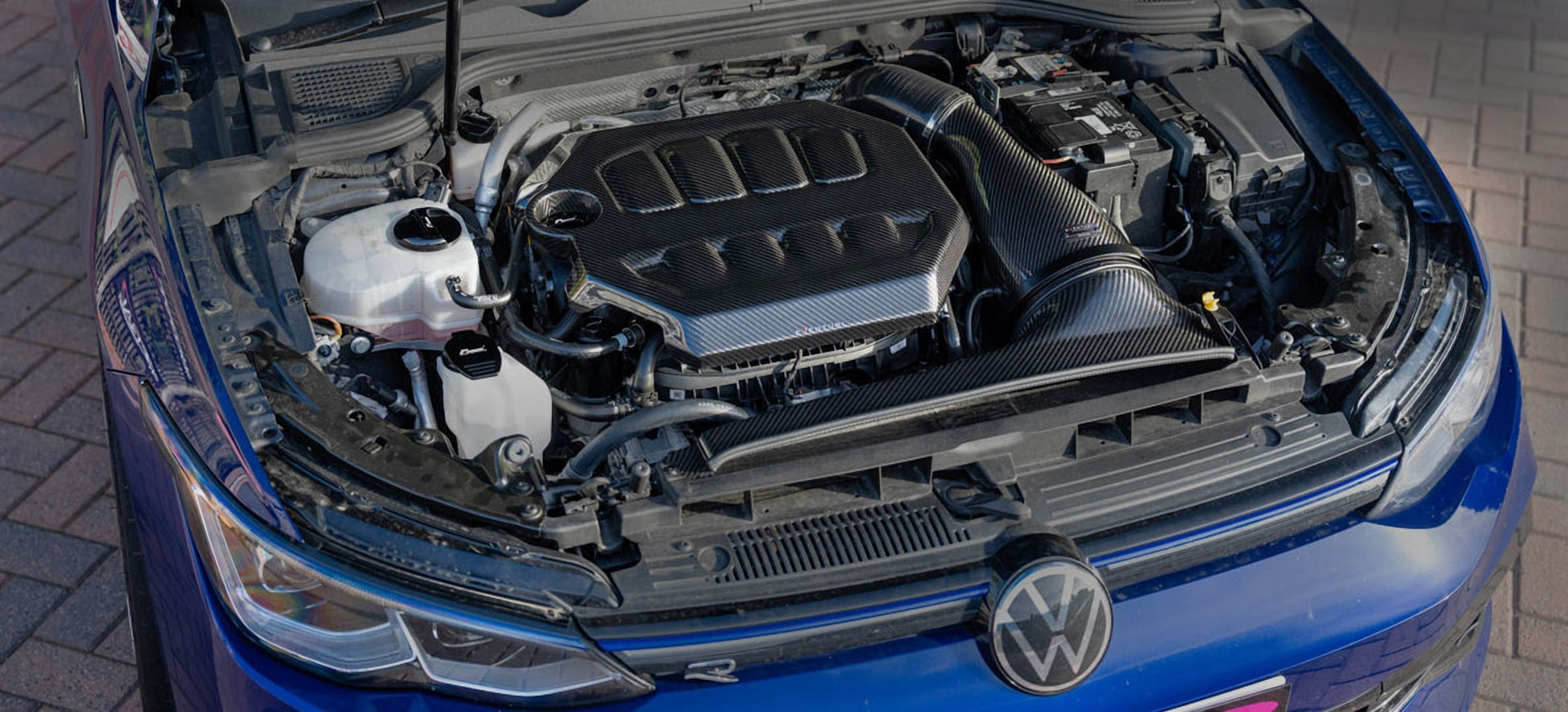 Couvercle moteur VW Golf MK8 Eventuri | Design Haut de Gamme – détail 6
